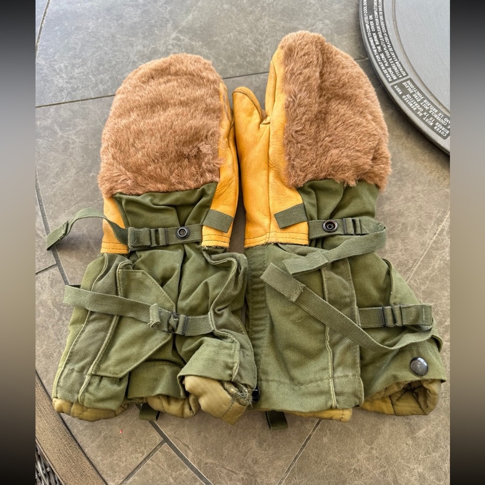 Vintage small Military Arctic Wool Mitten Set